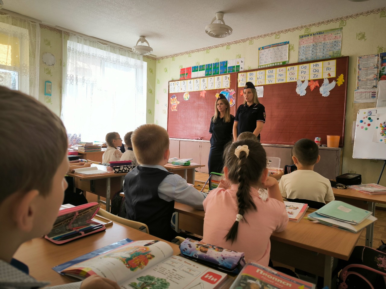БЕСЕДЫ ПО БЕЗОПАСНОСТИ ПДД.